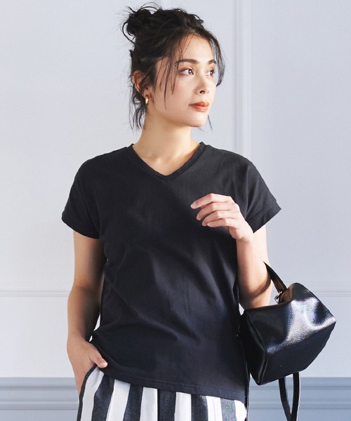 coca(coca)(コカ)の「\新色登場/フレンチスリーブVネックTシャツ COTTON from the US(Tシャツ/カットソー・レディース・ホワイト/ブラック/ベージュ/カーキ/オレンジ/ライトグリーン/キャメル/ネイビー/ダークグリーン/レッド/ライトブルー/チャコール/マスタード/ブラウン・M/L/XL)」の3枚目の写真