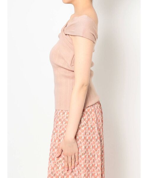 MERCURYDUO（マーキュリーデュオ）の「アシメネックオフショルリブニット（ニット/セーター・レディース・ブラウン/オフホワイト/ピンク/ミント・FREE）」の11枚目の写真