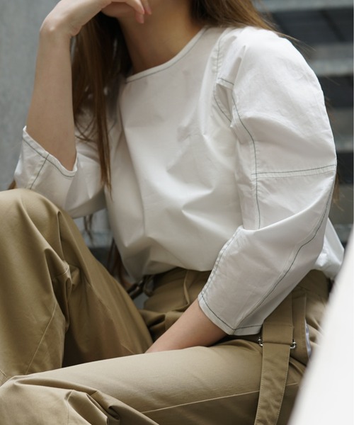 kicuri(キクリ)の「【低身長向けXSサイズ有】コットン100/コクーンスリーブステッチブラウス(シャツ/ブラウス・レディース・モカ/オフホワイト・SMALL/X-SMALL)」の2枚目の写真