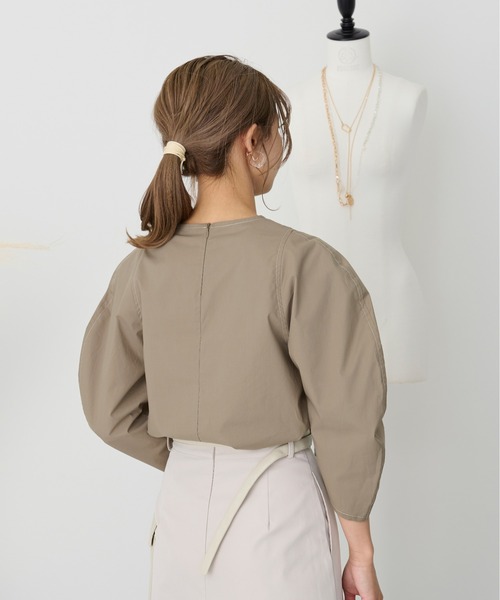 kicuri(キクリ)の「【低身長向けXSサイズ有】コットン100/コクーンスリーブステッチブラウス(シャツ/ブラウス・レディース・モカ/オフホワイト・SMALL/X-SMALL)」の7枚目の写真