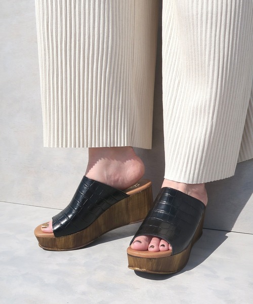 BONTRE(ボントレ)の「クロコ調厚底サンダル(サンダル・レディース・ダークブラウン/ブラック系その他/ホワイト系その他・36/38/35/37/39)」の10枚目の写真