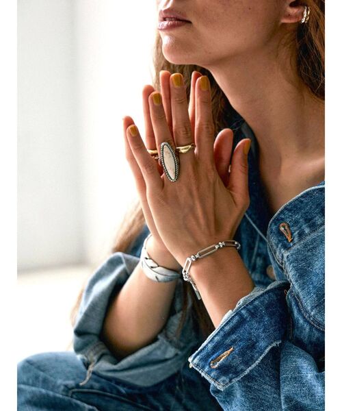 Ungrid（アングリッド）の「フェザーバングル（ブレスレット・レディース・ゴールド/シルバー・FREE）」の3枚目の写真