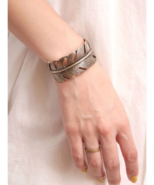 Ungrid（アングリッド）の「フェザーバングル（ブレスレット・レディース・ゴールド/シルバー・FREE）」の4枚目の写真