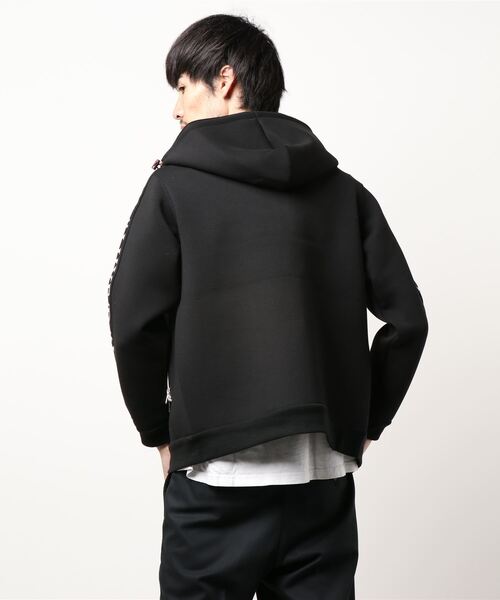 CERCA（チェルカ）の「RM/ボンディングジップアップパーカー（パーカー・メンズ・グレー/ブラック/オフホワイト・LARGE/MEDIUM）」の5枚目の写真