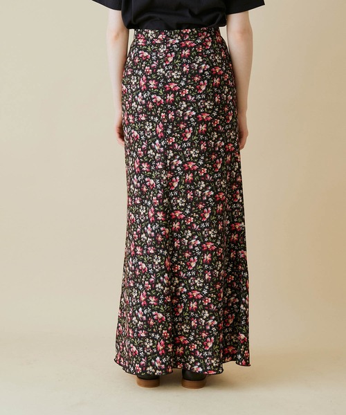 MADEMOISELLE ROPE'(マドモアゼル ロペ)の「フラワープリントマーメイドラインマキシスカート(スカート・レディース・ブラック/ブラック系その他・38/36)」の11枚目の写真