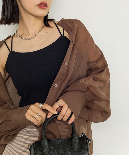 w closet（ダブルクローゼット）の「シアーバンドカラーBIGシャツ（シャツ/ブラウス・レディース・ダークグリーン/ブラウン/ライトベージュ/コーラルピンク/グレー系その他・FREE）」の3枚目の写真