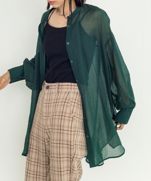 w closet（ダブルクローゼット）の「シアーバンドカラーBIGシャツ（シャツ/ブラウス・レディース・ダークグリーン/ブラウン/ライトベージュ/コーラルピンク/グレー系その他・FREE）」の4枚目の写真