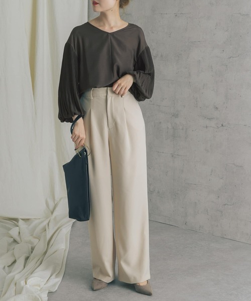 URBAN RESEARCH ROSSO（アーバンリサーチロッソ）の「プリーツスリーブVネックブラウス（シャツ/ブラウス・レディース・チャコールグレー/オフホワイト/ピンクベージュ・FREE）」の20枚目の写真