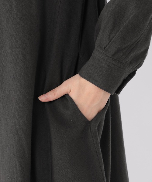 studio CLIP（スタディオクリップ）の「ダブルフロントVネックフレアワンピース（ワンピース・レディース・スモーク/モカ/カーキ・FREE）」の11枚目の写真