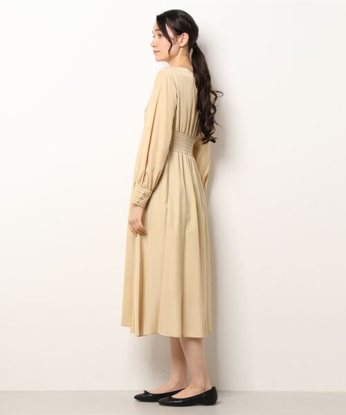 N.（N. Natural Beauty Basic）（エヌエヌナチュラルビューティーベーシック）の「配色ステッチハイウエストワンピース（ワンピース・レディース・カーキ/イエロー/ブラック・MEDIUM）」の4枚目の写真