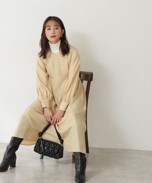 N.（N. Natural Beauty Basic）（エヌエヌナチュラルビューティーベーシック）の「配色ステッチハイウエストワンピース（ワンピース・レディース・カーキ/イエロー/ブラック・MEDIUM）」の3枚目の写真