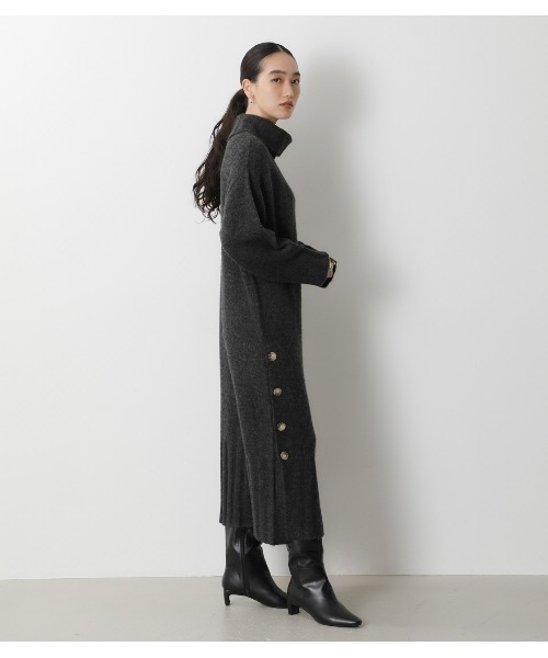 crie conforto（クリーコンフォルト）の「サイド釦タートルニットワンピース（ワンピース・レディース・ダークグリーン/チャコールグレー/ライトベージュ・MEDIUM/SMALL）」の16枚目の写真