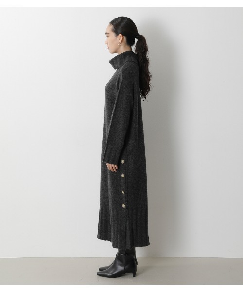 crie conforto（クリーコンフォルト）の「サイド釦タートルニットワンピース（ワンピース・レディース・ダークグリーン/チャコールグレー/ライトベージュ・MEDIUM/SMALL）」の22枚目の写真