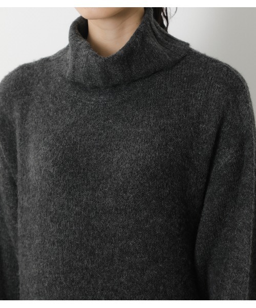 crie conforto（クリーコンフォルト）の「サイド釦タートルニットワンピース（ワンピース・レディース・ダークグリーン/チャコールグレー/ライトベージュ・MEDIUM/SMALL）」の7枚目の写真