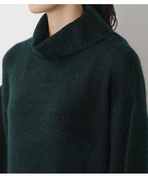 crie conforto（クリーコンフォルト）の「サイド釦タートルニットワンピース（ワンピース・レディース・ダークグリーン/チャコールグレー/ライトベージュ・MEDIUM/SMALL）」の8枚目の写真