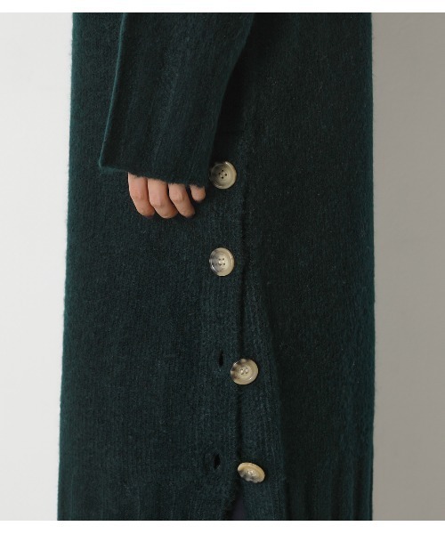 crie conforto（クリーコンフォルト）の「サイド釦タートルニットワンピース（ワンピース・レディース・ダークグリーン/チャコールグレー/ライトベージュ・MEDIUM/SMALL）」の5枚目の写真