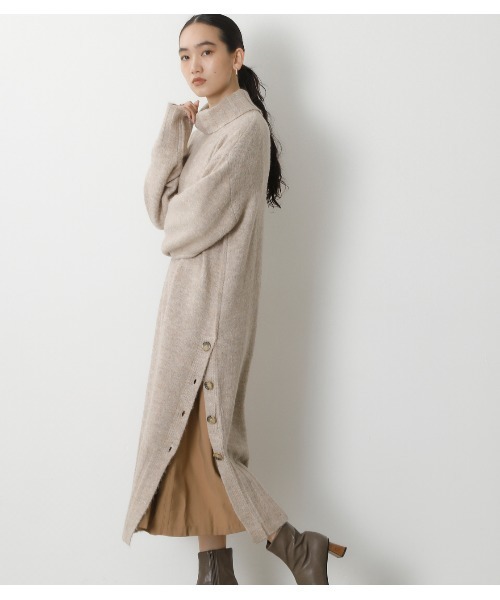 crie conforto（クリーコンフォルト）の「サイド釦タートルニットワンピース（ワンピース・レディース・ダークグリーン/チャコールグレー/ライトベージュ・MEDIUM/SMALL）」の18枚目の写真