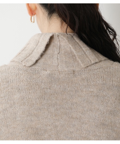 crie conforto（クリーコンフォルト）の「サイド釦タートルニットワンピース（ワンピース・レディース・ダークグリーン/チャコールグレー/ライトベージュ・MEDIUM/SMALL）」の21枚目の写真