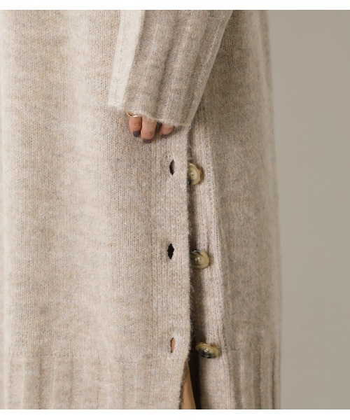 crie conforto（クリーコンフォルト）の「サイド釦タートルニットワンピース（ワンピース・レディース・ダークグリーン/チャコールグレー/ライトベージュ・MEDIUM/SMALL）」の6枚目の写真