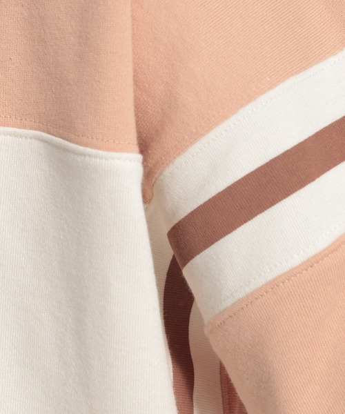 niko and...（ニコアンド）の「[niko and ...JEANS 2022SS]配色フットボールプルオーバー（スウェット・メンズ・ネイビー/ピンク・MEDIUM/LARGE）」の18枚目の写真