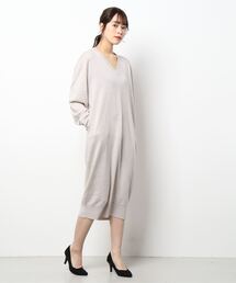 Vネックニットワンピース