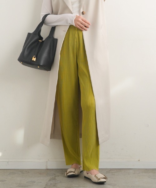 Futier land(フューティアランド)の「プリーツテーパードロングパンツ(その他パンツ・レディース・ブラック/イエロー/オレンジ/ブルー/グリーン/アイボリー・MEDIUM)」の5枚目の写真