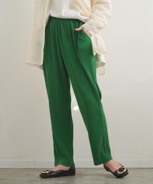 Futier land(フューティアランド)の「プリーツテーパードロングパンツ(その他パンツ・レディース・ブラック/イエロー/オレンジ/ブルー/グリーン/アイボリー・MEDIUM)」の3枚目の写真