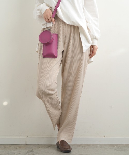 Futier land(フューティアランド)の「プリーツテーパードロングパンツ(その他パンツ・レディース・ブラック/イエロー/オレンジ/ブルー/グリーン/アイボリー・MEDIUM)」の1枚目の写真