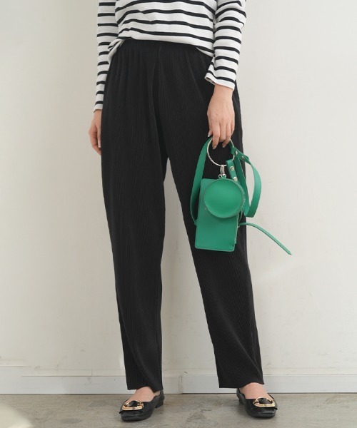 Futier land(フューティアランド)の「プリーツテーパードロングパンツ(その他パンツ・レディース・ブラック/イエロー/オレンジ/ブルー/グリーン/アイボリー・MEDIUM)」の2枚目の写真