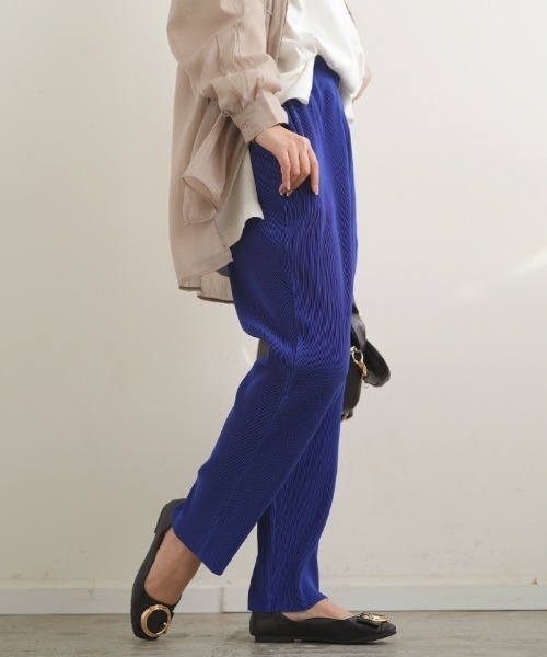 Futier land(フューティアランド)の「プリーツテーパードロングパンツ(その他パンツ・レディース・ブラック/イエロー/オレンジ/ブルー/グリーン/アイボリー・MEDIUM)」の8枚目の写真