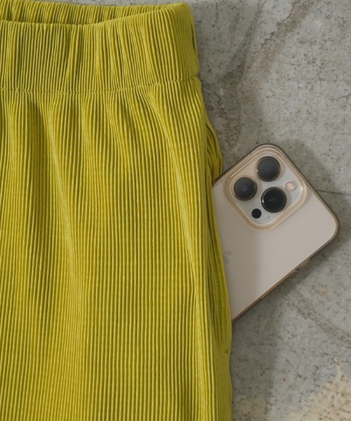 Futier land(フューティアランド)の「プリーツテーパードロングパンツ(その他パンツ・レディース・ブラック/イエロー/オレンジ/ブルー/グリーン/アイボリー・MEDIUM)」の20枚目の写真