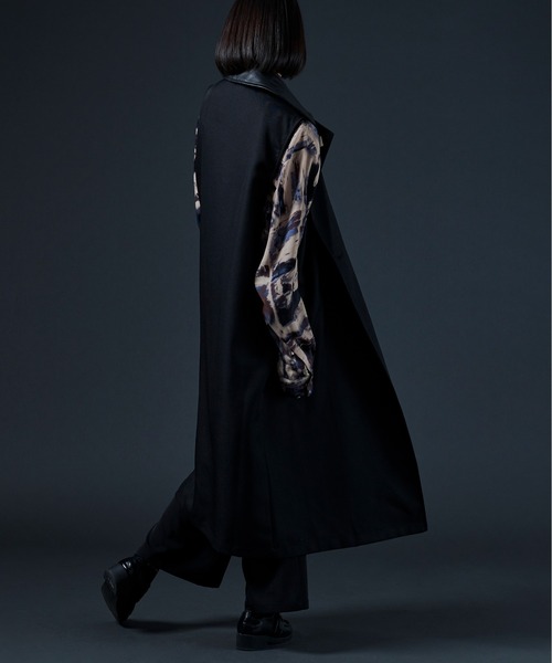 Ellno Loset(エルノロゼット)の「ビーガンレザー切り替えロングジレ(ベスト・メンズ・ブラック・MEDIUM/LARGE)」の6枚目の写真