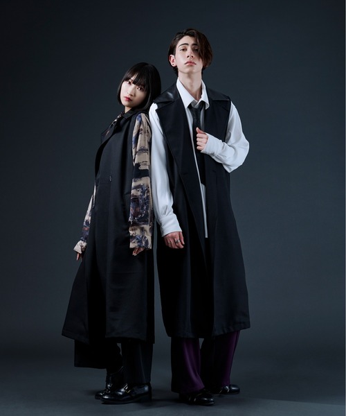Ellno Loset(エルノロゼット)の「ビーガンレザー切り替えロングジレ(ベスト・メンズ・ブラック・MEDIUM/LARGE)」の5枚目の写真
