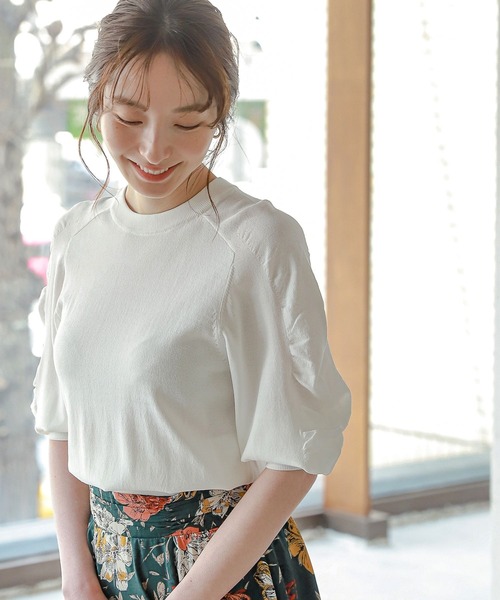 Andemiu（アンデミュウ）の「【顔タイプCURVE】ソデギャザーニット273101（ニット/セーター・レディース・ホワイト/ブラック/ブルー/ピンク・FREE）」の2枚目の写真