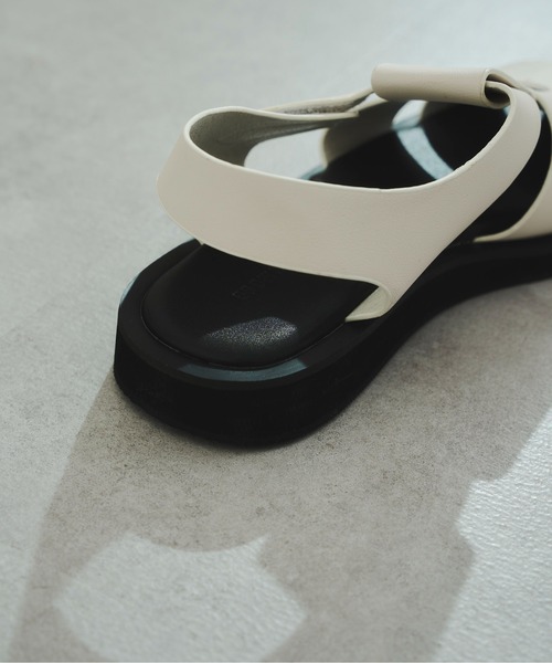 DouDou(ドゥドゥ)の「Gurka sandals(サンダル・レディース・ホワイト/ブラック・M/L)」の14枚目の写真