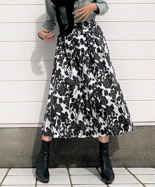 Q(キュー)の「ビッグフラワースカート(スカート・レディース・ブラック系その他/グリーン系その他・MEDIUM)」の2枚目の写真