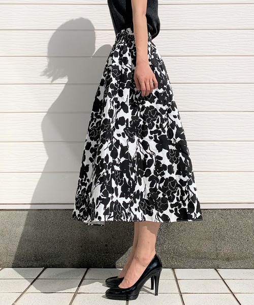 Q(キュー)の「ビッグフラワースカート(スカート・レディース・ブラック系その他/グリーン系その他・MEDIUM)」の4枚目の写真