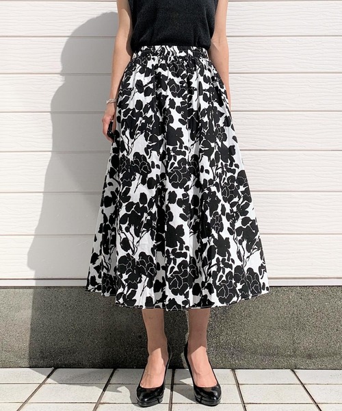 Q(キュー)の「ビッグフラワースカート(スカート・レディース・ブラック系その他/グリーン系その他・MEDIUM)」の3枚目の写真