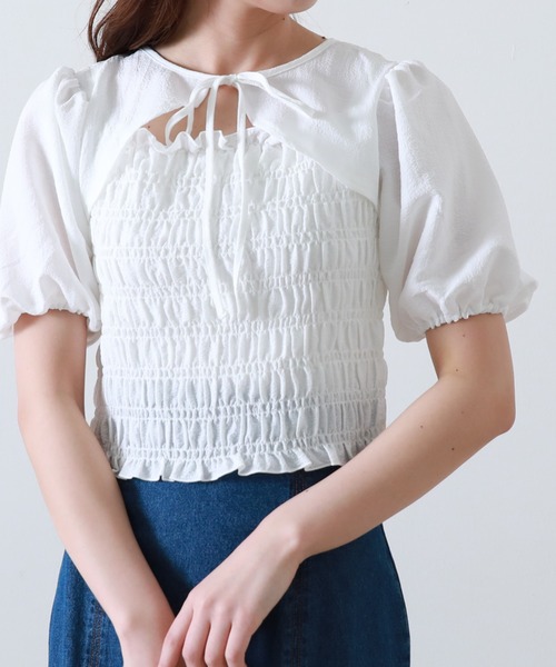 Cheek(チーク)の「デコルテ開きシャーリングブラウス(シャツ/ブラウス・レディース・グリーン/オフホワイト/イエロー/ブラック・MEDIUM)」の1枚目の写真