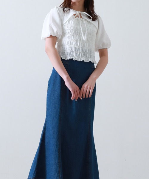Cheek(チーク)の「デコルテ開きシャーリングブラウス(シャツ/ブラウス・レディース・グリーン/オフホワイト/イエロー/ブラック・MEDIUM)」の6枚目の写真