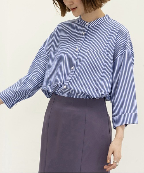 GeeRA（ジーラ）の「パール調ボタンバックフリルシャツ（シャツ/ブラウス・レディース・ブルー/オレンジ・MEDIUM/LARGE）」の2枚目の写真