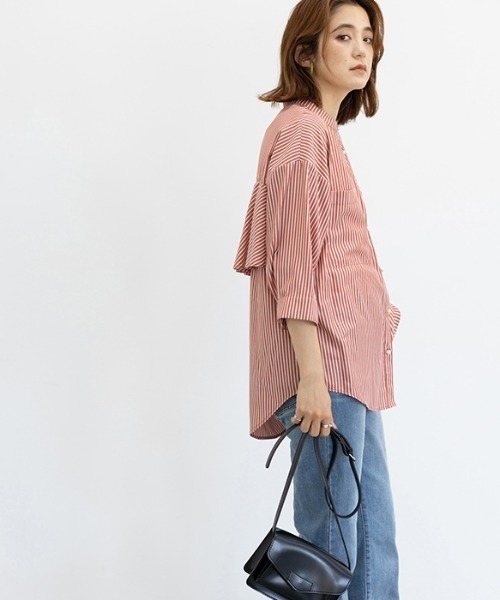 GeeRA（ジーラ）の「パール調ボタンバックフリルシャツ（シャツ/ブラウス・レディース・ブルー/オレンジ・MEDIUM/LARGE）」の4枚目の写真