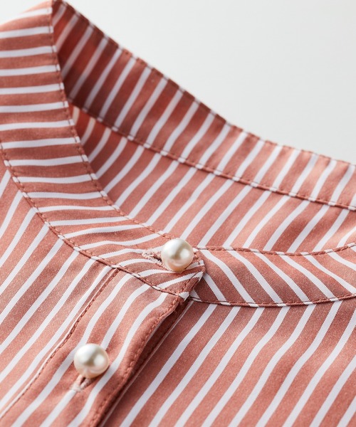 GeeRA（ジーラ）の「パール調ボタンバックフリルシャツ（シャツ/ブラウス・レディース・ブルー/オレンジ・MEDIUM/LARGE）」の18枚目の写真