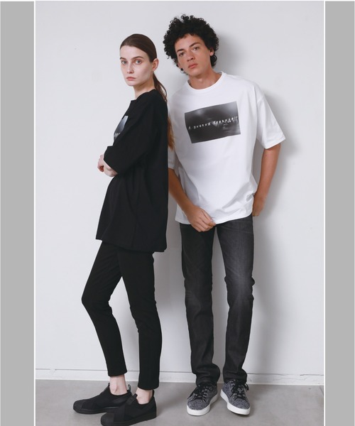 A DEGREE FAHRENHEIT（エーディグリーファーレンハイ）の「【ユニセックス商品】ROCKフォトプリント・オーバーサイズT（Tシャツ/カットソー・メンズ・ホワイト/ブラック・MEDIUM/LARGE/X-LARGE）」の3枚目の写真