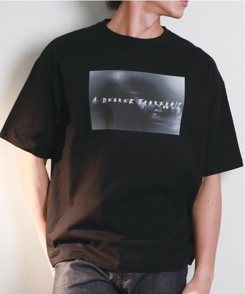 A DEGREE FAHRENHEIT（エーディグリーファーレンハイ）の「【ユニセックス商品】ROCKフォトプリント・オーバーサイズT（Tシャツ/カットソー・メンズ・ホワイト/ブラック・MEDIUM/LARGE/X-LARGE）」の11枚目の写真