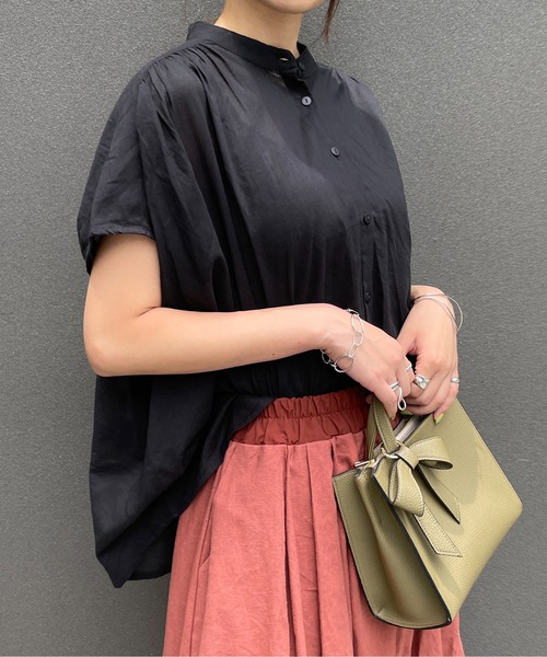 Meli rich（メリーリッチ）の「バンドカラーギャザーフレンチブラウス（シャツ/ブラウス・レディース・オフホワイト/グレイッシュベージュ/ブラック・M/L）」の17枚目の写真