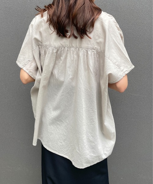 Meli rich（メリーリッチ）の「バンドカラーギャザーフレンチブラウス（シャツ/ブラウス・レディース・オフホワイト/グレイッシュベージュ/ブラック・M/L）」の15枚目の写真