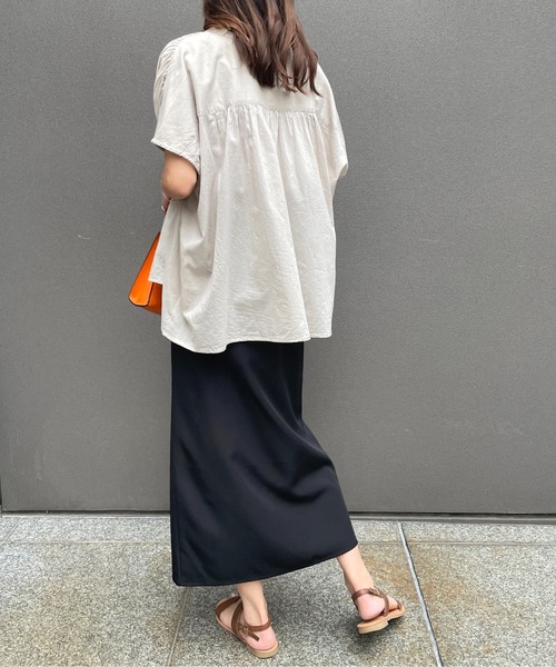 Meli rich（メリーリッチ）の「バンドカラーギャザーフレンチブラウス（シャツ/ブラウス・レディース・オフホワイト/グレイッシュベージュ/ブラック・M/L）」の18枚目の写真