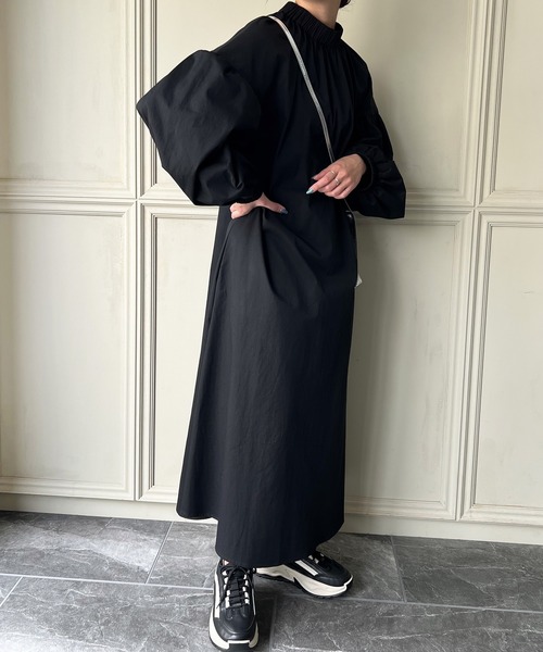 junoah(ジュノア)の「バックメタルファスナーロングワンピース(ワンピース・レディース・ブラック/ネイビー/グレー・MEDIUM/LARGE)」の5枚目の写真
