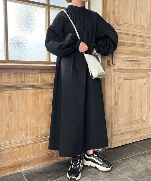junoah(ジュノア)の「バックメタルファスナーロングワンピース(ワンピース・レディース・ブラック/ネイビー/グレー・MEDIUM/LARGE)」の6枚目の写真